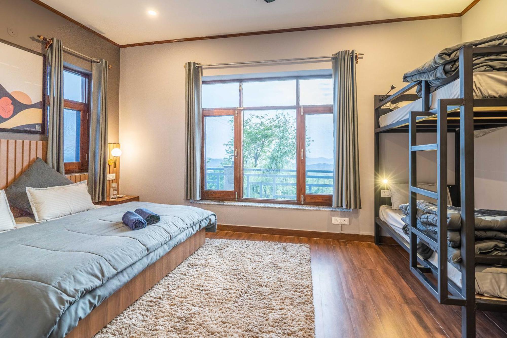 Quadruple Room with Mountain View